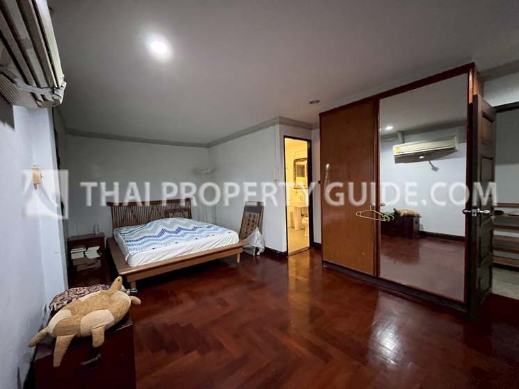 House with Shared Pool in Bangnatrad 